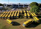 Governo de MT entrega 270 ônibus escolares para 76 municípios e assina convênios para obras de escolas