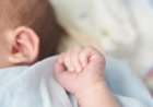 Mãe é apreendida por tentar sufocar bebê com travesseiro