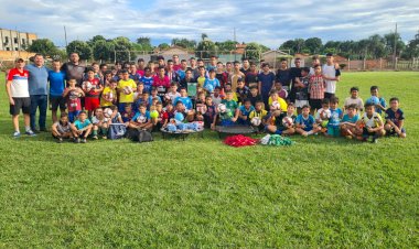 Prefeitura de Campinápolis entrega kits esportivos ao Projeto Segundo Tempo