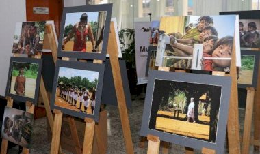 Câmara de Barra do Garças recebe exposição fotográfica que celebra cultura do povo Xavante