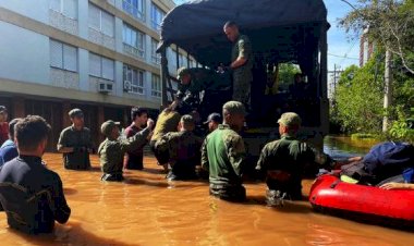 Papa Francisco destina mais de meio milhão de reais para ajudar vítimas das enchentes