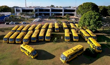 Governo de MT entrega 270 ônibus escolares para 76 municípios e assina convênios para obras de escolas