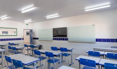 Professor encontra 12 porções de cocaína e 4 de maconha na mochila de aluno de 15 anos