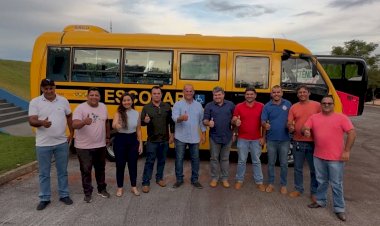 Prefeitura de Novo São Joaquim entrega van escolar moderna à comunidade