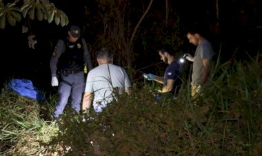Casal encontra corpo enrolado em lençol às margens de rio em MT