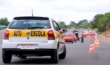 Fim da autoescola obrigatória para CNH ameaça 300 mil empregos, diz federação
