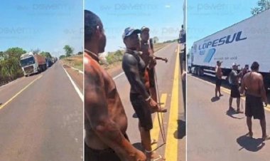 Indígenas bloqueiam BR-158 e cobram pedágio irregular de motoristas