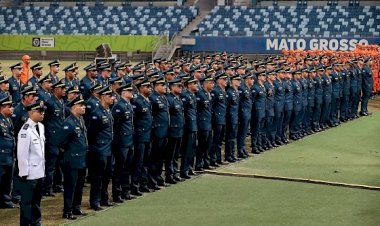 Governo de MT oficializa promoção de 513 militares, entrega viaturas e anuncia novo Comando Geral do Corpo de Bombeiros