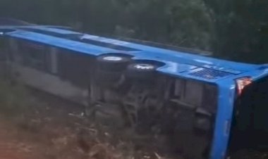 Ônibus tomba na BR-158 e deixa 2 mortos e 6 feridos entre Barra do Garças e Nova Xavantina