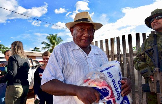 Primeira-dama de MT coordena ação emergencial em Cáceres após enchente