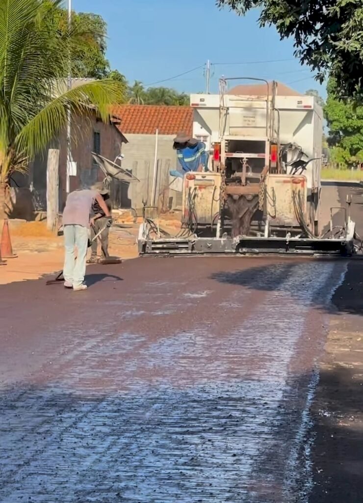 Prefeitura de Novo São Joaquim inicia obras microrevestimento e recapeamento de toda as ruas da cidade