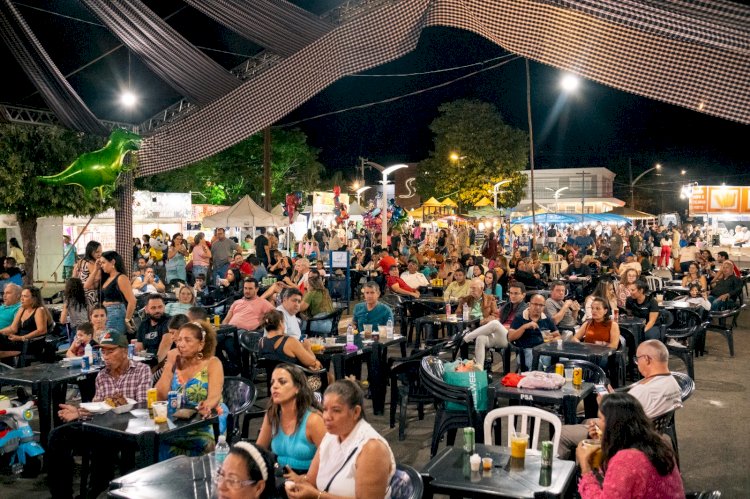 Artesãs que estão expondo na VI Expoarte de Barra do Garças encontraram na cultura uma fonte de renda extra