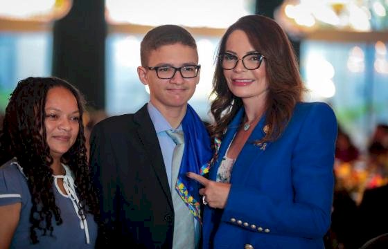 No Dia do Orgulho Autista, a primeira-dama de MT destaca avanços na inclusão em MT