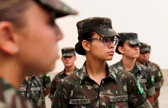 Mulheres poderão se alistar no serviço militar aos 18 anos