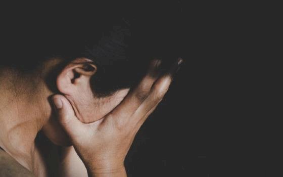 Marido agride esposa dentro de casa e foge em seguida em Barra do Garças