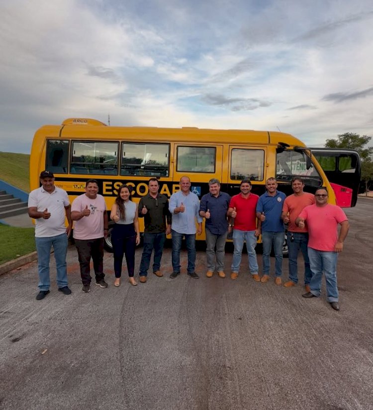 Prefeitura de Novo São Joaquim entrega van escolar moderna à comunidade