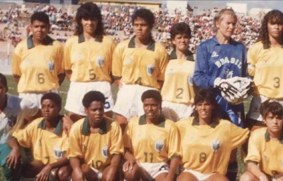 Primeira seleção feminina de futebol do Brasil é tema de documentário