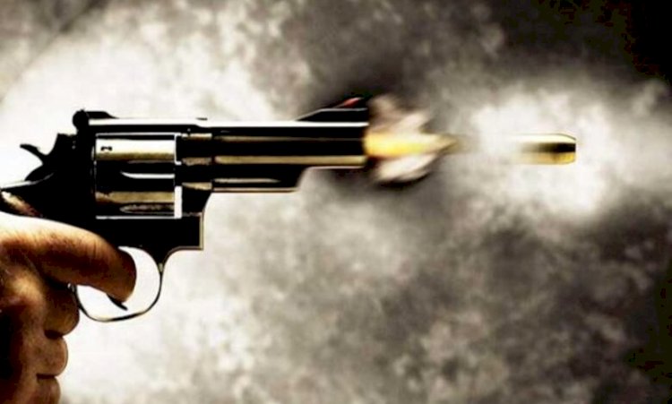 Rapaz é baleado no pé por dupla armada e “desconhece” motivação do disparo