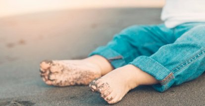 Criança de 2 anos é encontrada andando em avenida a procura de pai