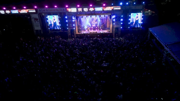 Mais de 8 mil pessoas comparecerem no show de Zezé di Camargo na segunda noite do 18º Festival de Pesca de Novo São Joaquim; vídeo