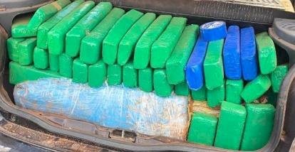 Trio é detido por tráfico com 485 kg de maconha; grupo viajava com criança