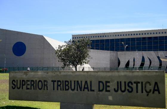 STJ nega domiciliar a ex-professor condenado por estupros de 20 meninos em MT