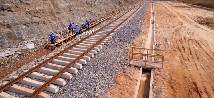 Impasse com indígenas trava trecho e pode atrasar ferrovia até Água Boa