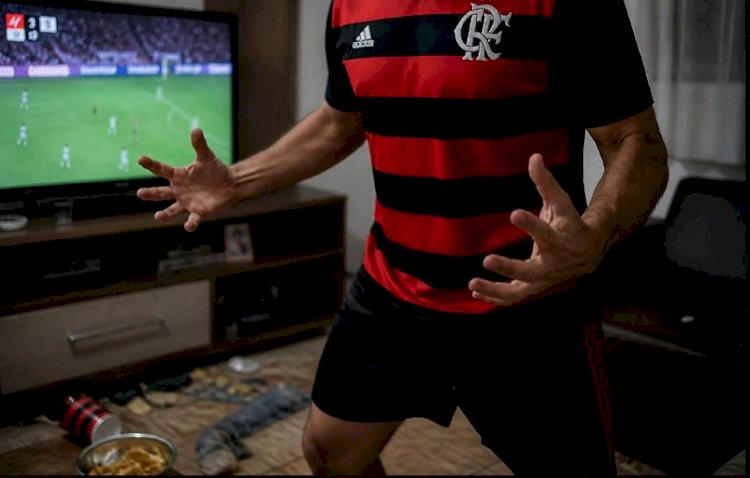 Filho se revolta com empate do Flamengo, quebra casa da mãe e é detido em Barra do Garças