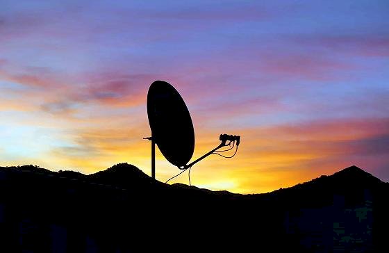 Famílias podem receber nova parabólica digital gratuita; veja quem tem direito